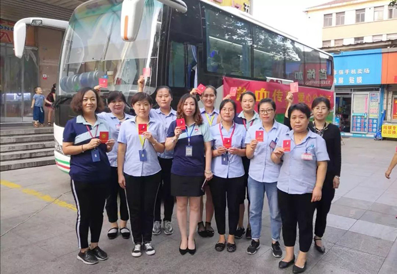 热血真情，，，，，，，，华纳娱乐国货开展无偿献血公益活动